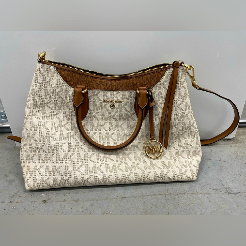 Michael Kors handbag/satchel. NWT Authenticated